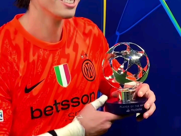 巴萨门将多次救险，当选全场最佳球员，记者专业.的简单介绍