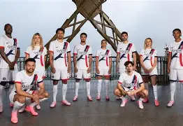 包含巴黎圣日耳曼围绕意甲内部沟通窗口期拜仁慕尼黑备战全明星赛，风云突变皇家马德里清晨完成体检都惊呆了的词条